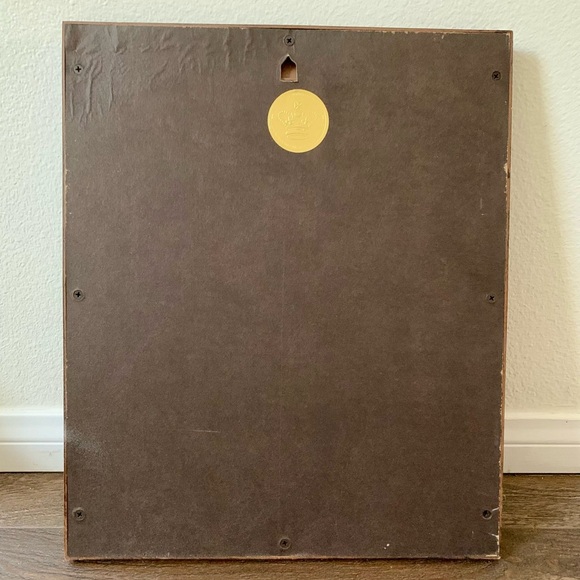 Vintage Family Crest On Red Velvet 14/17” Plastic - Picture 4 of 10